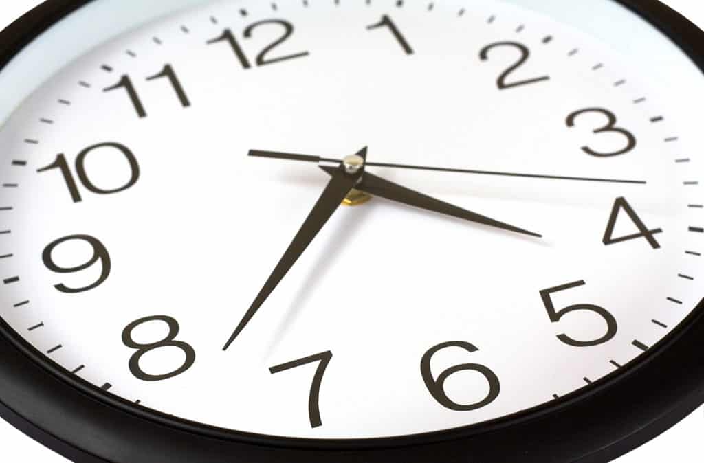 wall clock set to 4:38